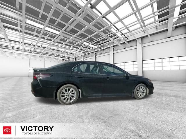 Used 2024 Toyota Camry SE image 2