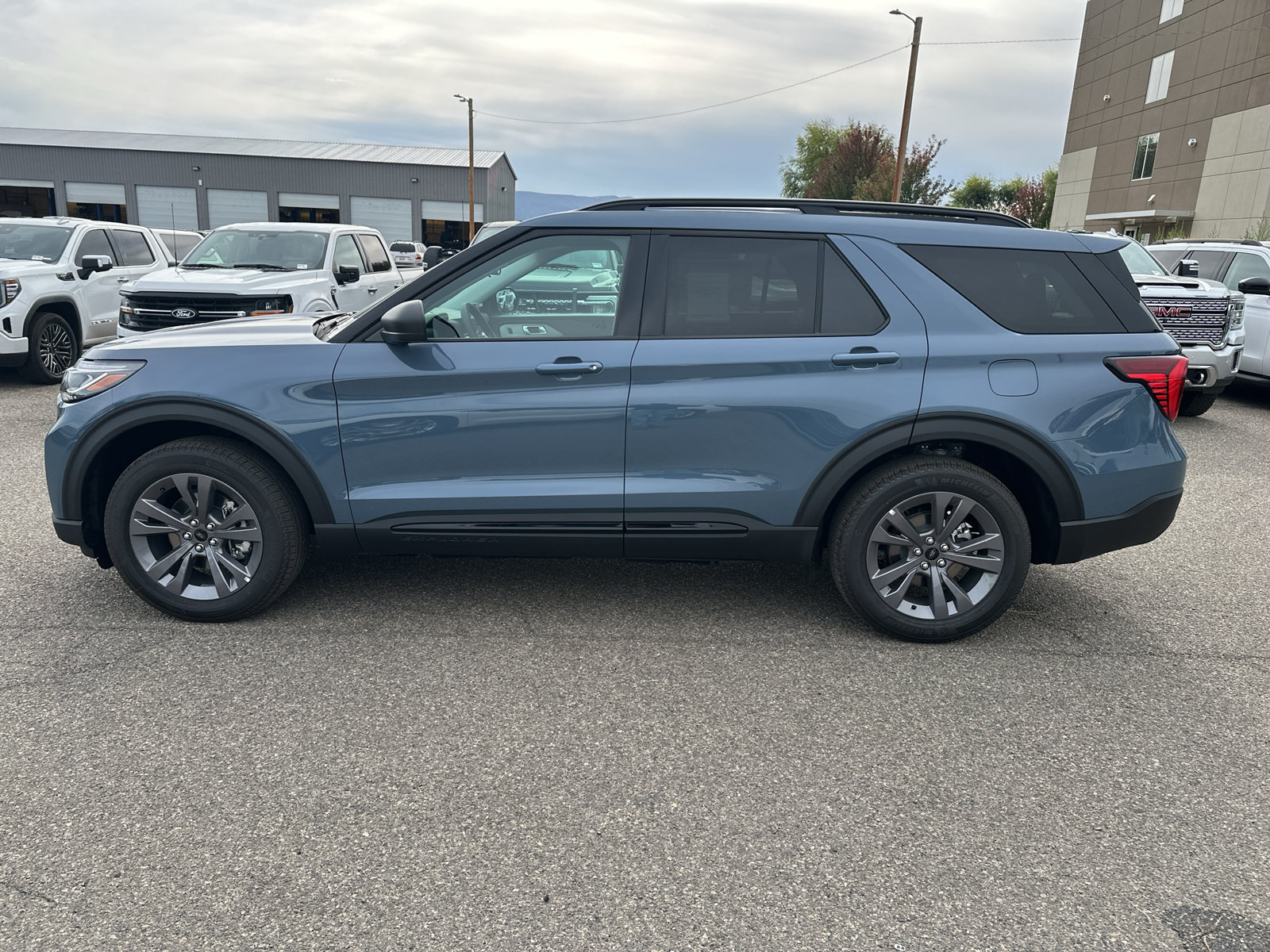 New 2026 Ford Explorer Active w/ Active Comfort Package AWD/4WD image 2