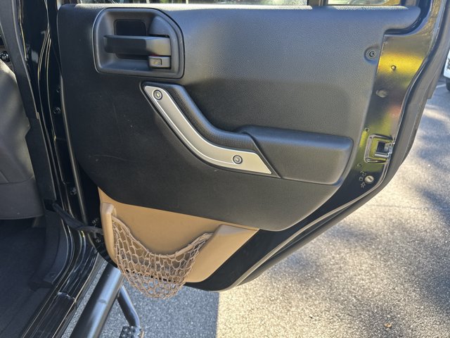 Used 2015 Jeep Wrangler Unlimited Sahara w/ Connectivity Group AWD/4WD image 15