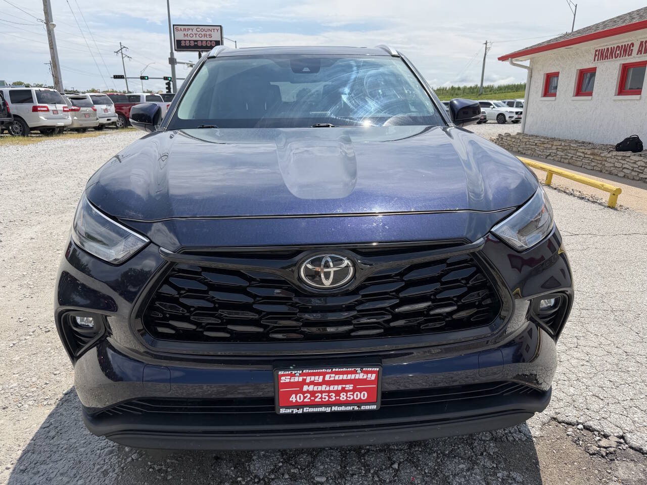 Used 2021 Toyota Highlander XLE AWD/4WD image 8