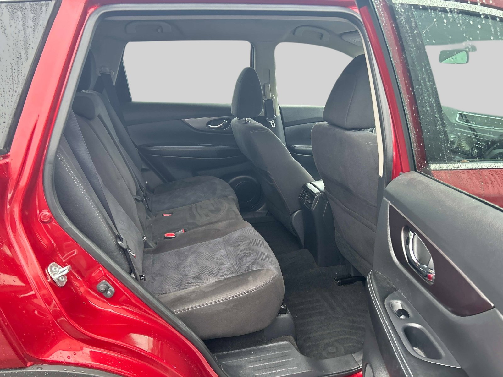 Used 2015 Nissan Rogue SV image 14