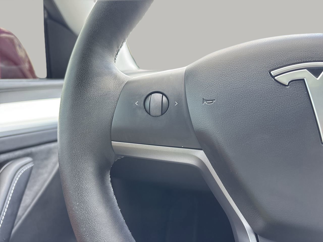 Used 2025 Tesla Model Y Long Range AWD/4WD image 27