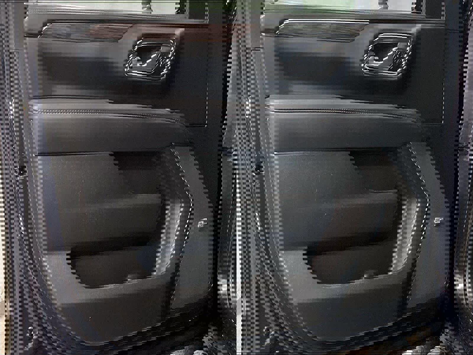 Used 2022 Chevrolet Suburban Z71 w/ Luxury Package image 9