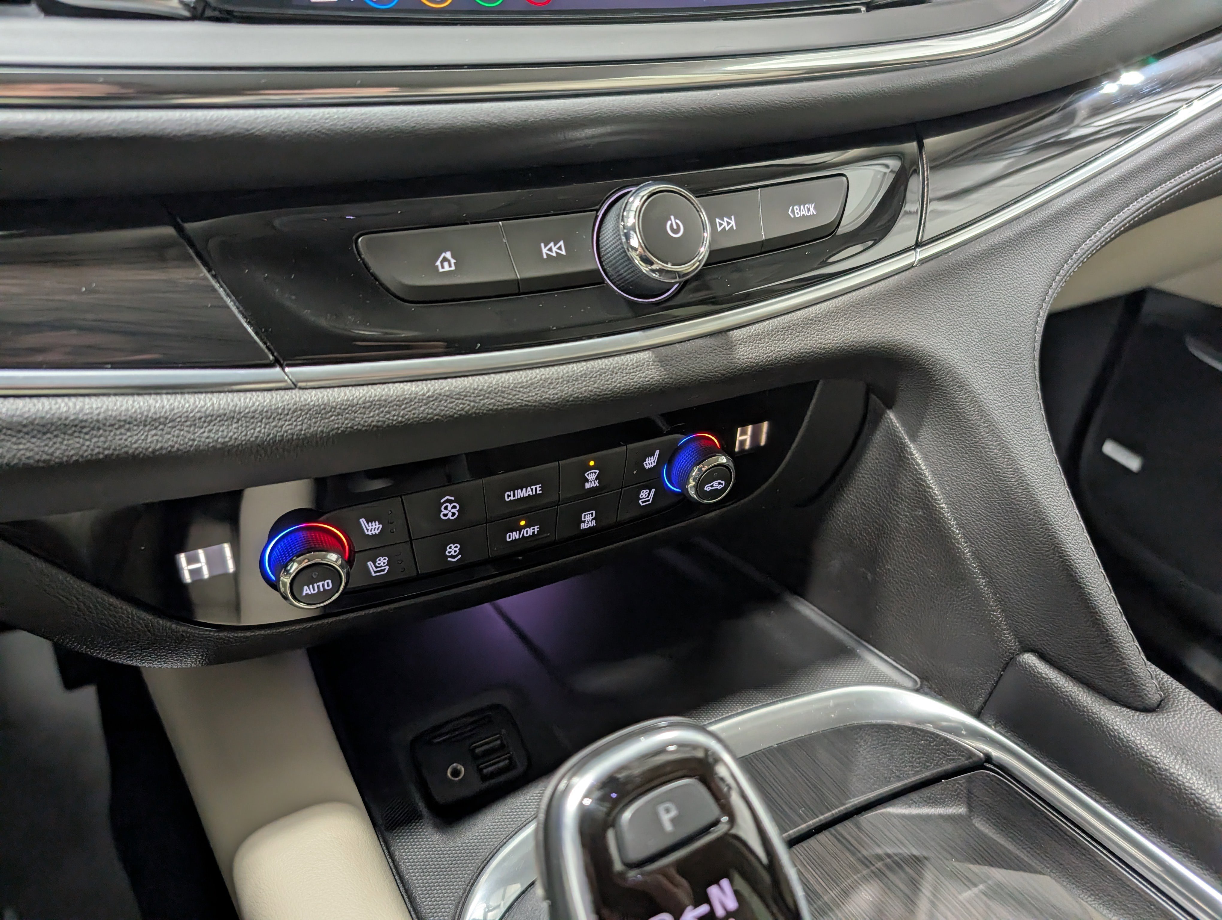Used 2021 Buick Enclave Premium w/ Surround and Sites Package AWD/4WD image 25
