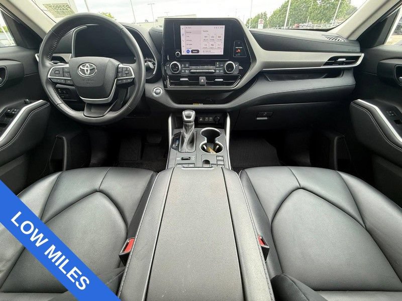 Used 2023 Toyota Highlander XLE AWD/4WD image 15