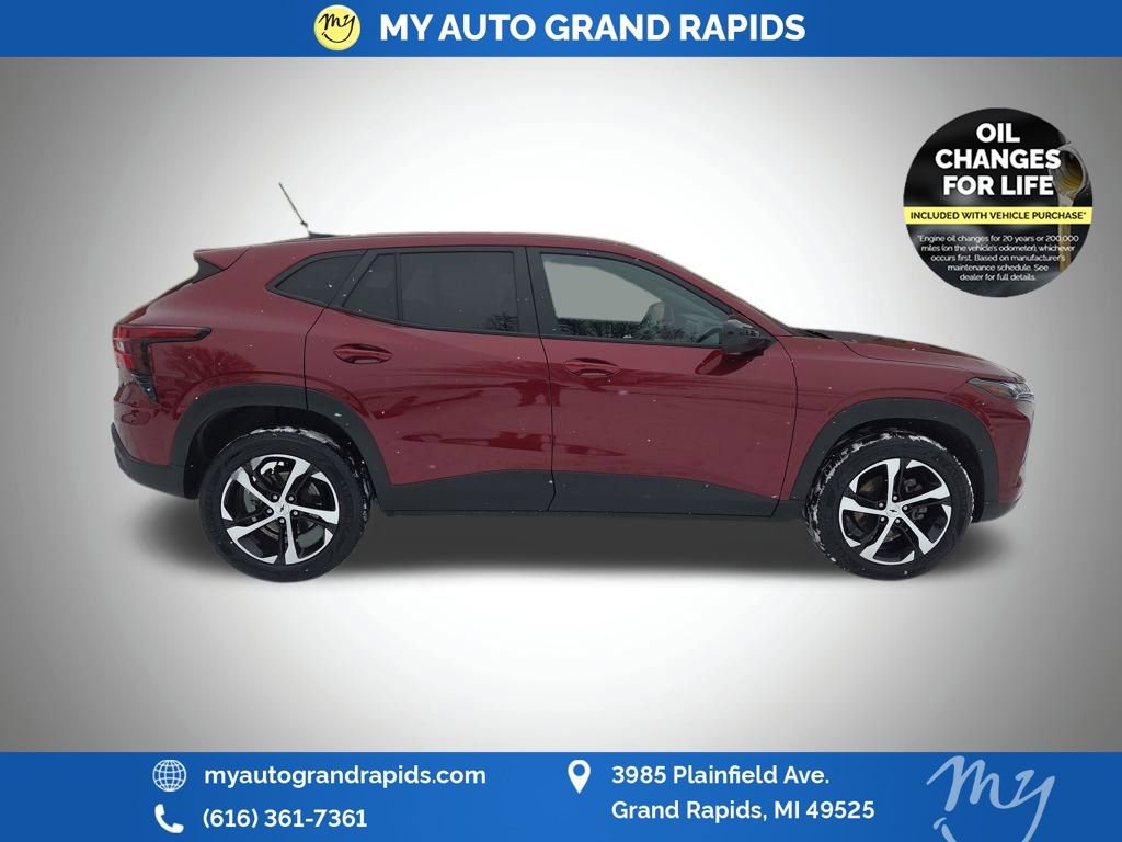 Used 2024 Chevrolet Trax RS image 12