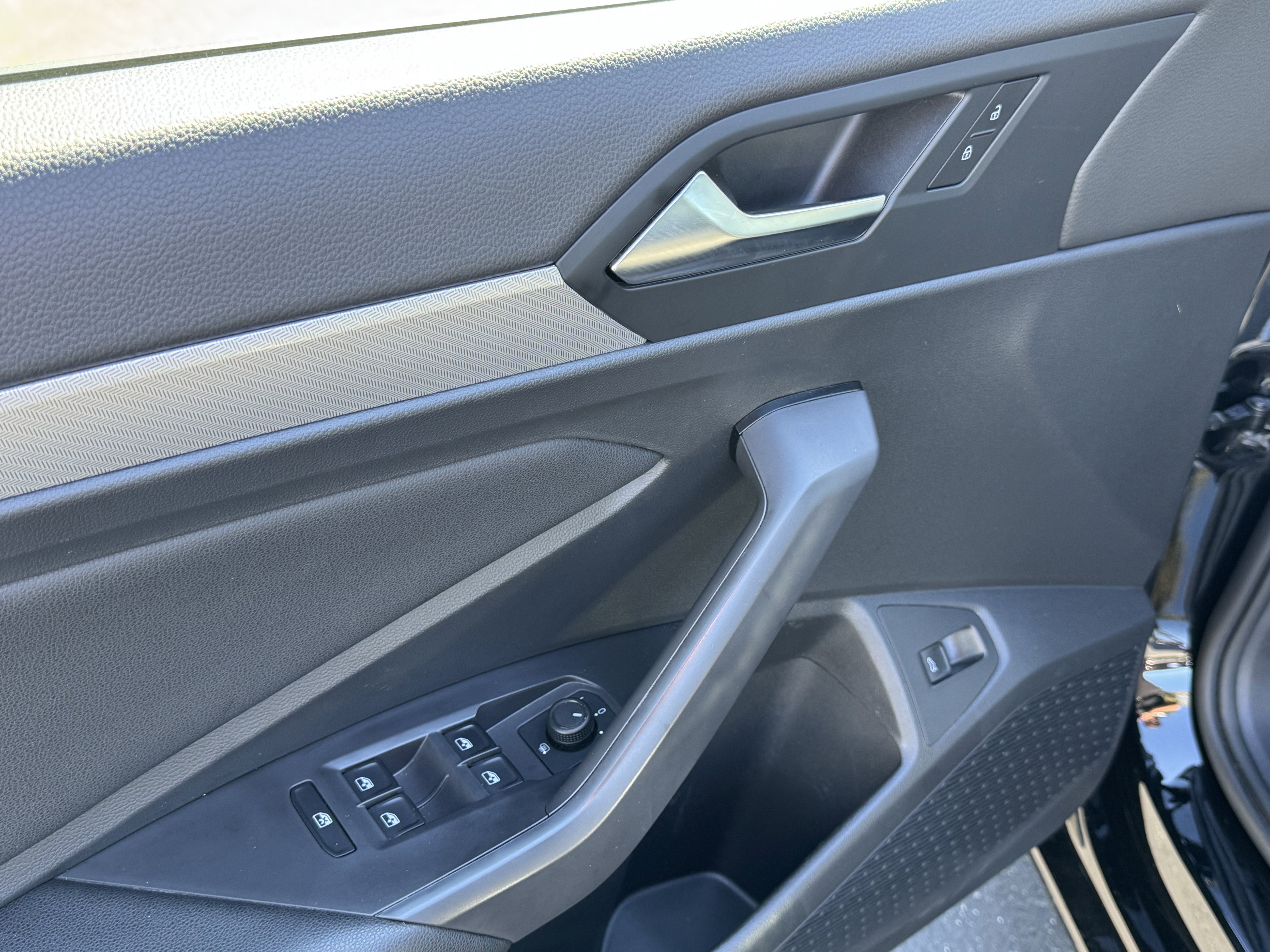 Used 2020 Volkswagen Jetta S w/ Driver Assistance Package image 15