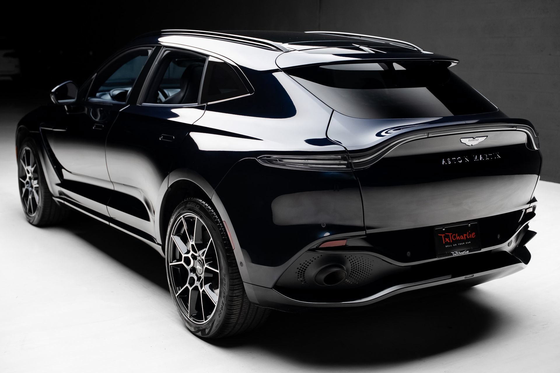 Used 2021 Aston Martin DBX AWD/4WD image 23