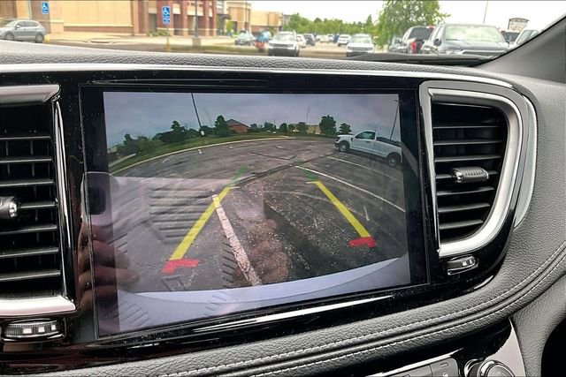 Used 2026 Chrysler Pacifica Limited FWD image 14