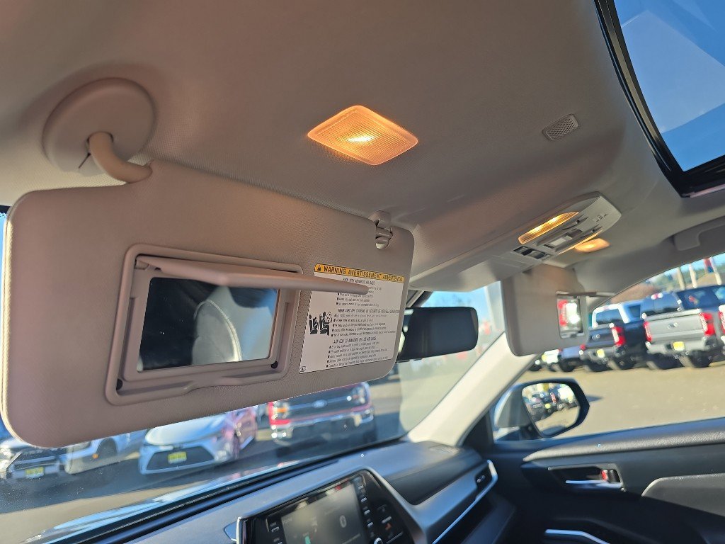 Used 2020 Toyota Highlander XLE image 14