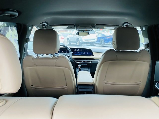 Used 2025 Cadillac XT4 Premium Luxury image 16