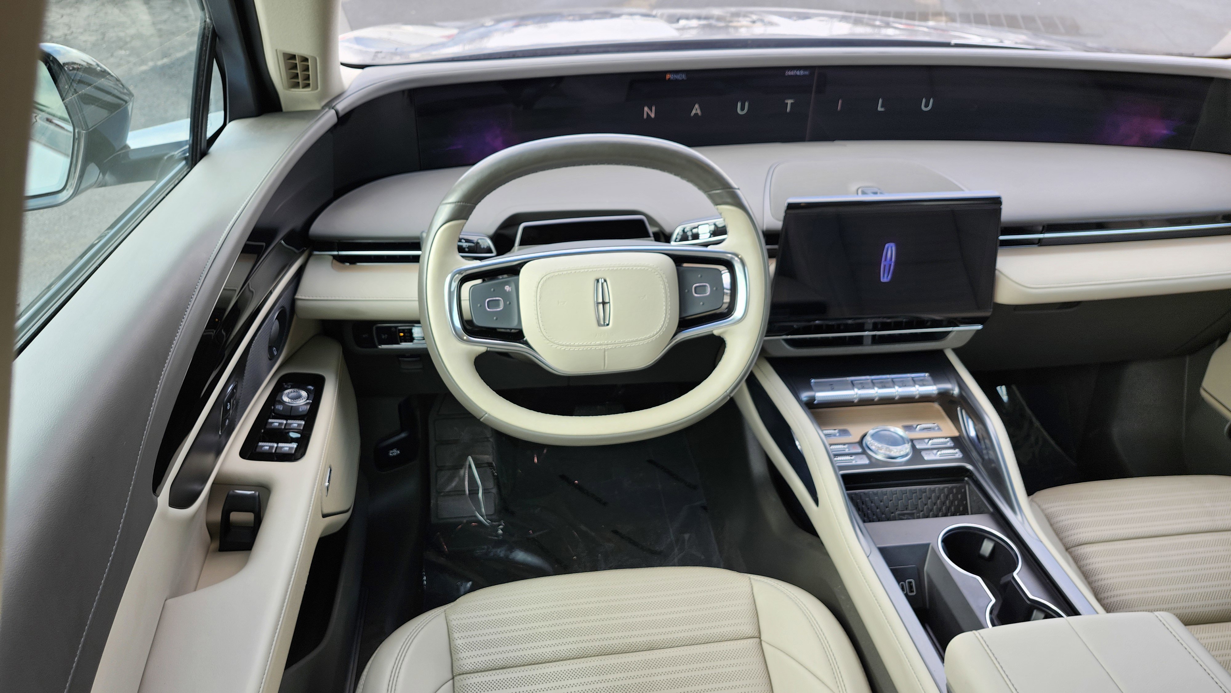 Used 2024 Lincoln Nautilus Reserve w/ Equipment Group 202A image 28