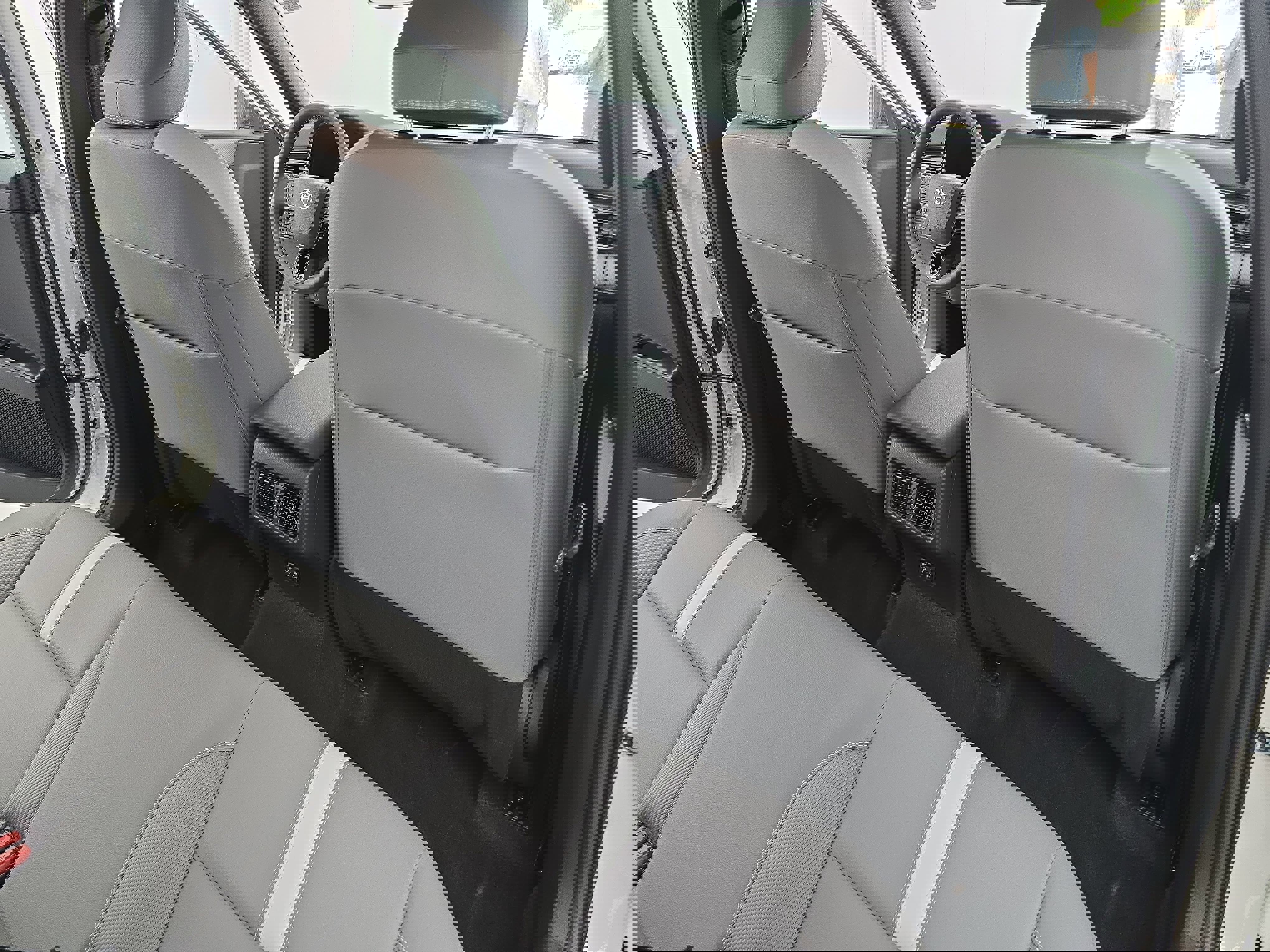 Used 2025 Toyota Camry SE w/ Convenience Package FWD image 11