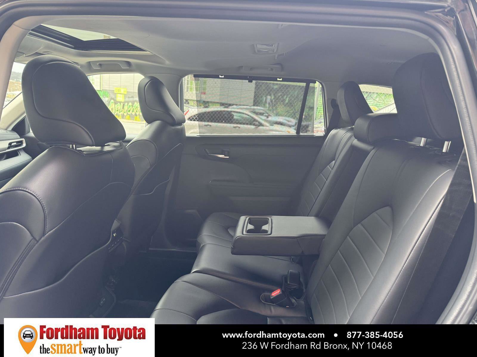 Used 2023 Toyota Highlander XLE image 12