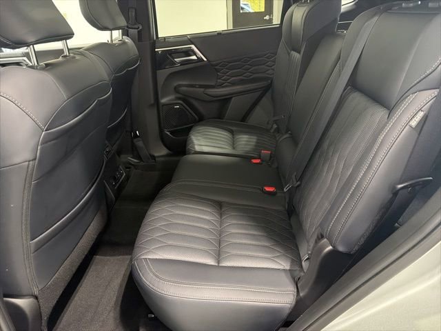 Used 2025 Mitsubishi Outlander SEL image 27