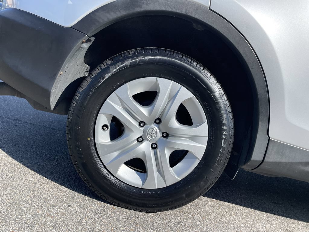 Used 2015 Toyota RAV4 LE AWD/4WD image 12
