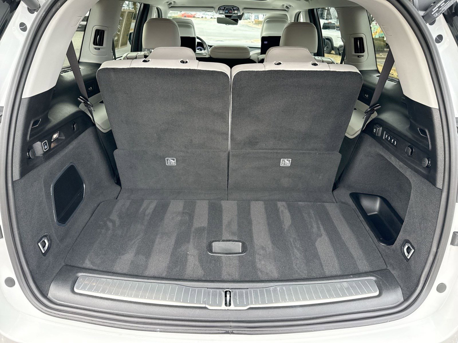 Used 2023 Jeep Grand Cherokee L Overland w/ Advanced Protech Group III image 27