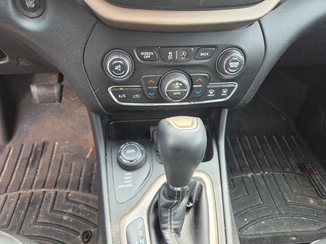 Used 2017 Jeep Cherokee Limited AWD/4WD image 7