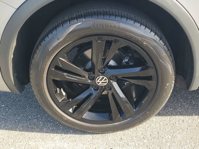 Certified 2023 Volkswagen Tiguan SE R-Line AWD/4WD image 5