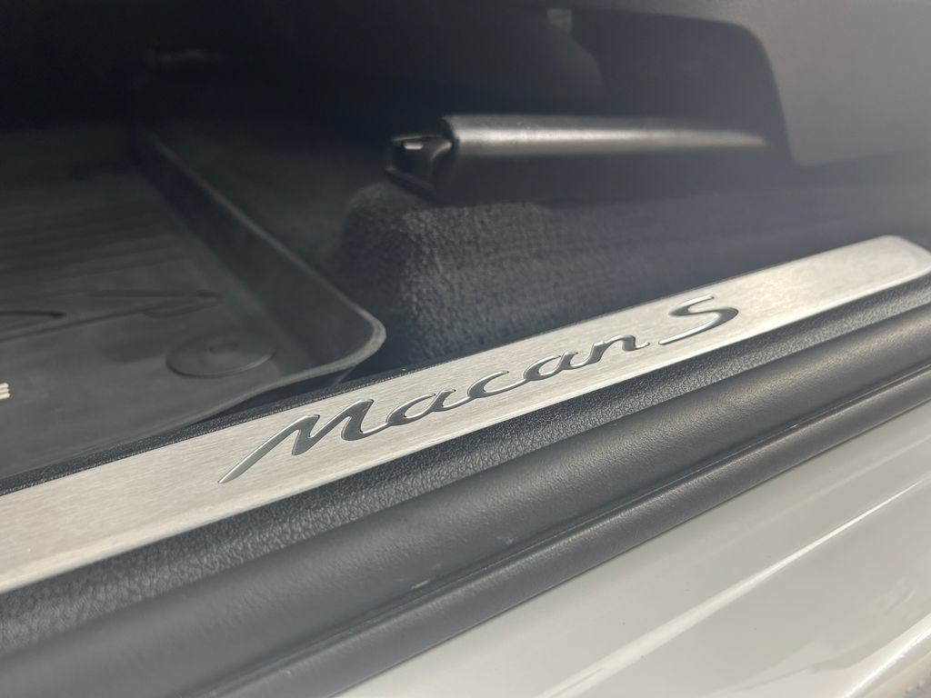 Certified 2025 Porsche Macan S AWD/4WD image 16