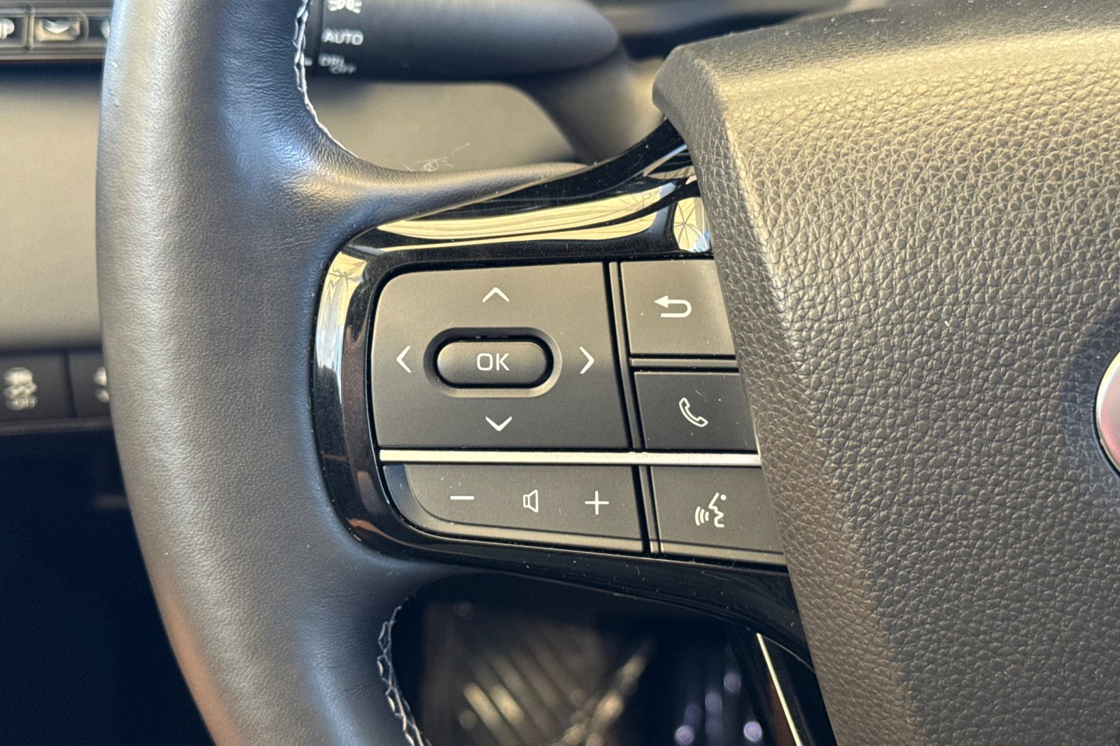 Certified 2025 Toyota Mirai XLE RWD image 28