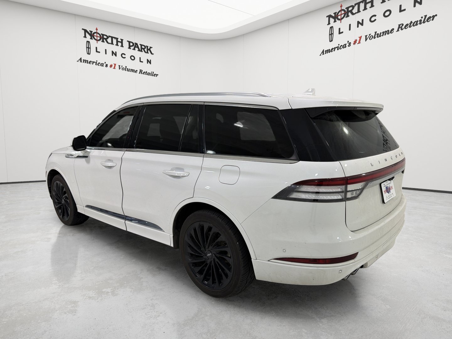 Used 2021 Lincoln Aviator Reserve w/ Equipment Group 210A AWD/4WD image 3