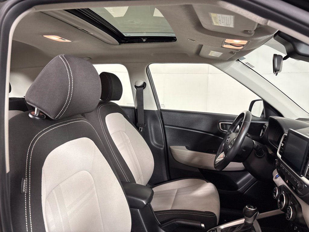 Used 2025 Hyundai Venue SEL FWD image 18