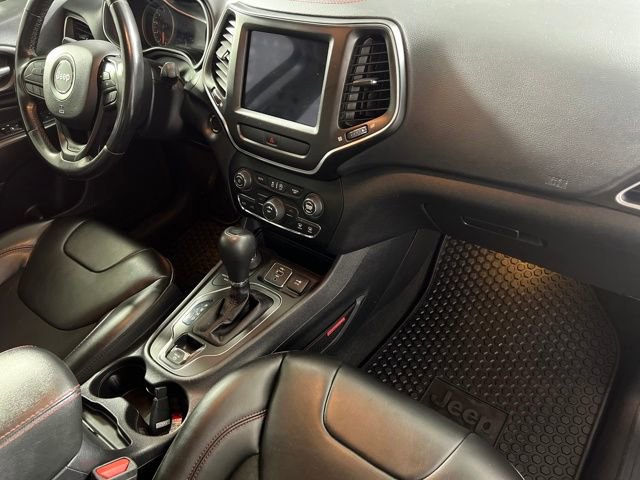 Used 2020 Jeep Cherokee Trailhawk image 32