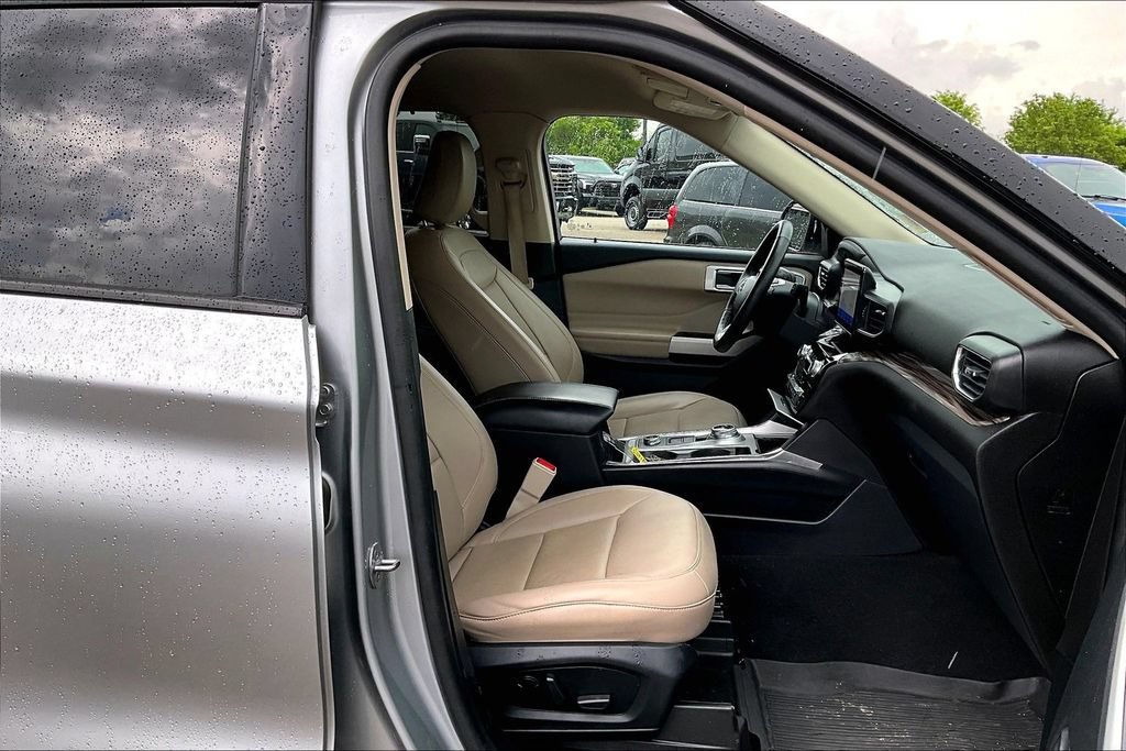 Used 2022 Ford Explorer Limited AWD/4WD image 7