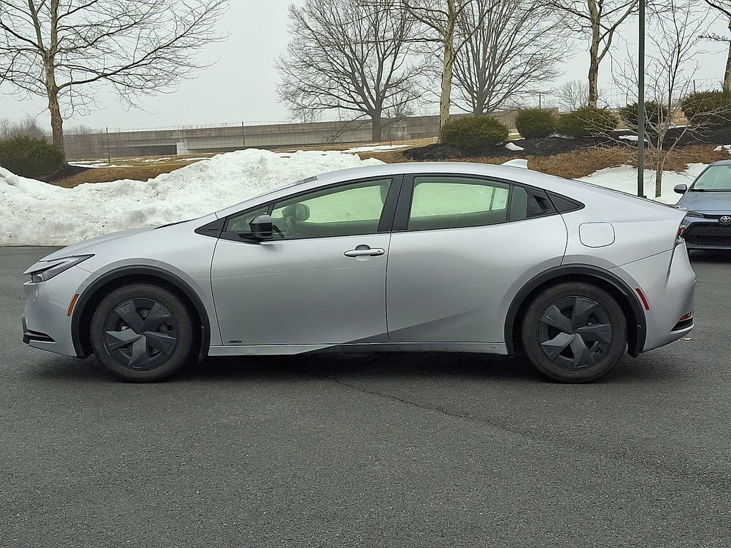 Used 2023 Toyota Prius LE image 6