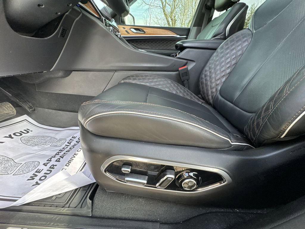 Used 2023 Jeep Grand Cherokee Summit image 12