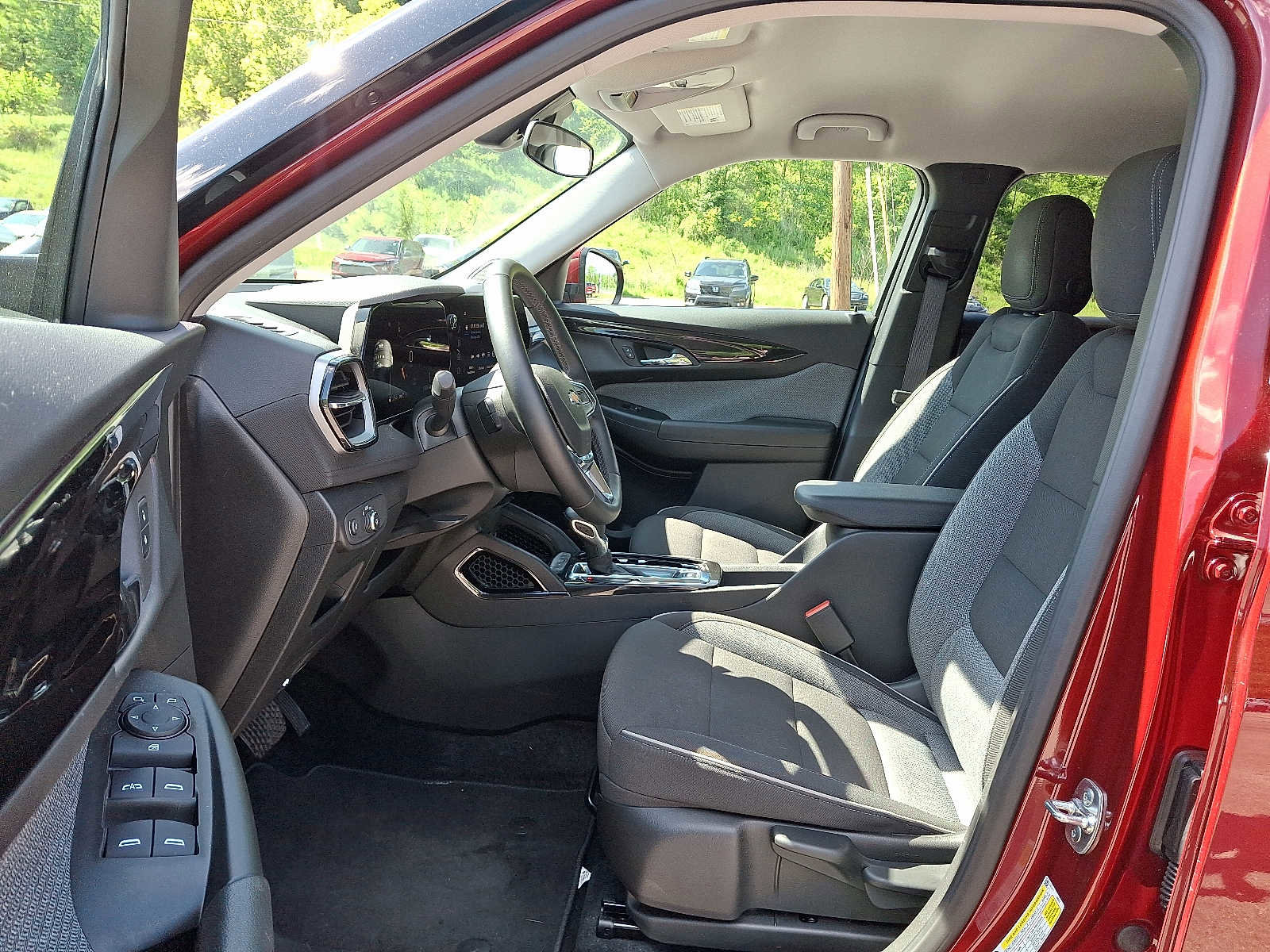Used 2025 Chevrolet TrailBlazer LT w/ LT Cold Weather Package AWD/4WD image 13
