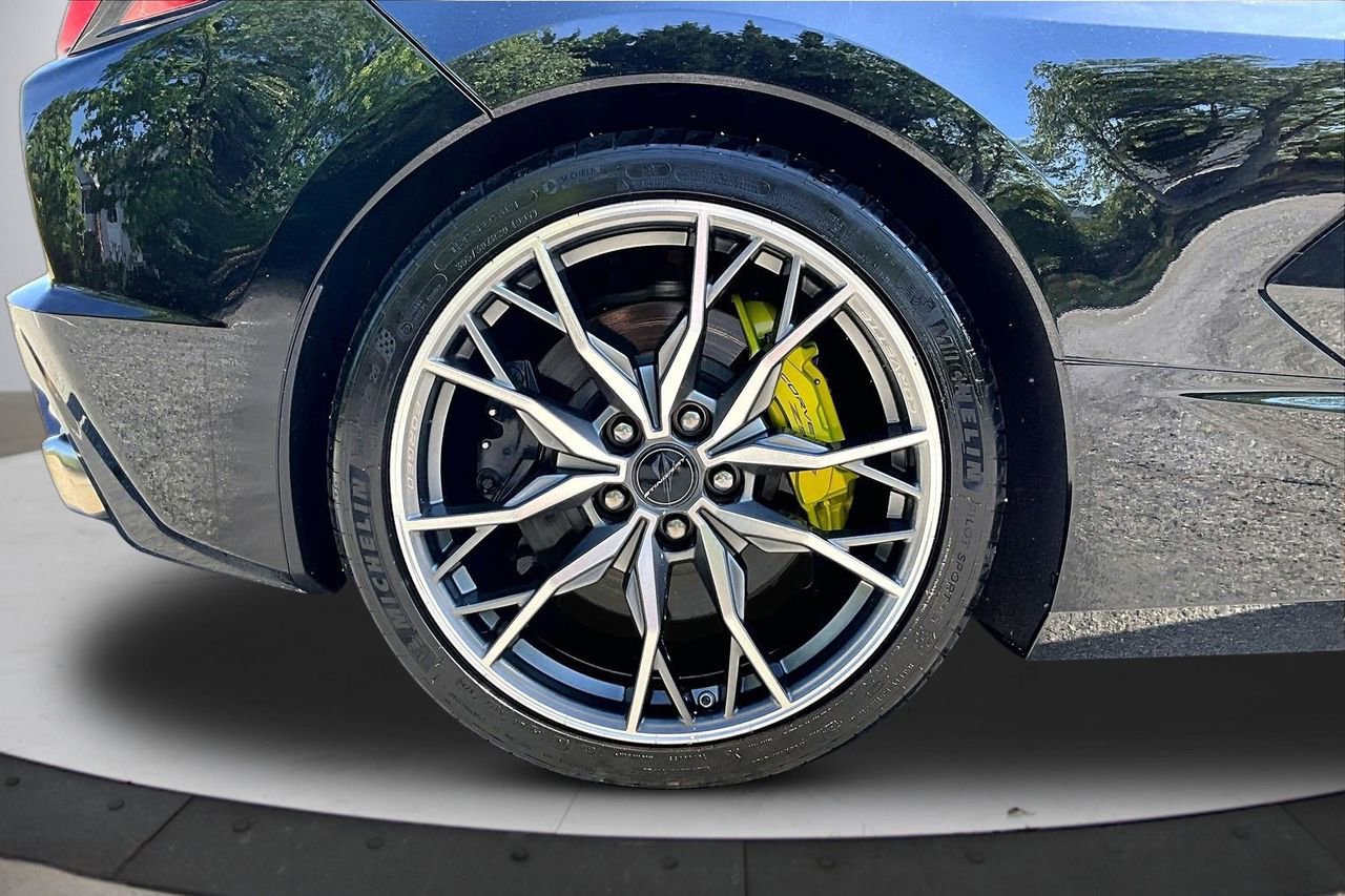 Used 2023 Chevrolet Corvette Stingray Premium Conv w/ Z51 Performance Package RWD image 32