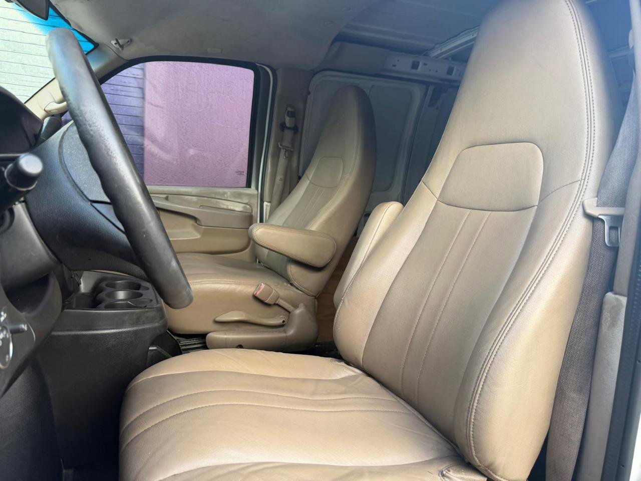 Used 2011 Chevrolet Express 1500 image 20