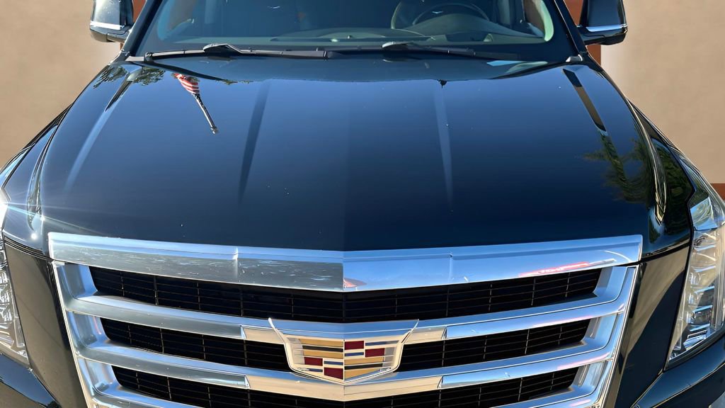 Used 2020 Cadillac Escalade Luxury image 16