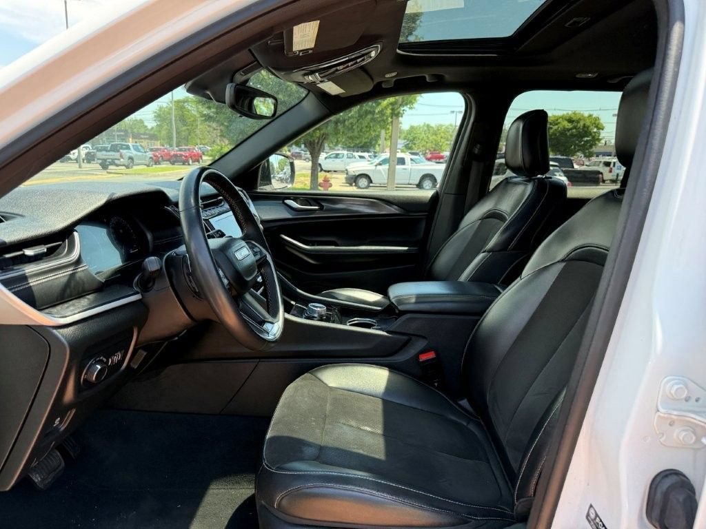 Used 2023 Jeep Grand Cherokee Altitude AWD/4WD image 10