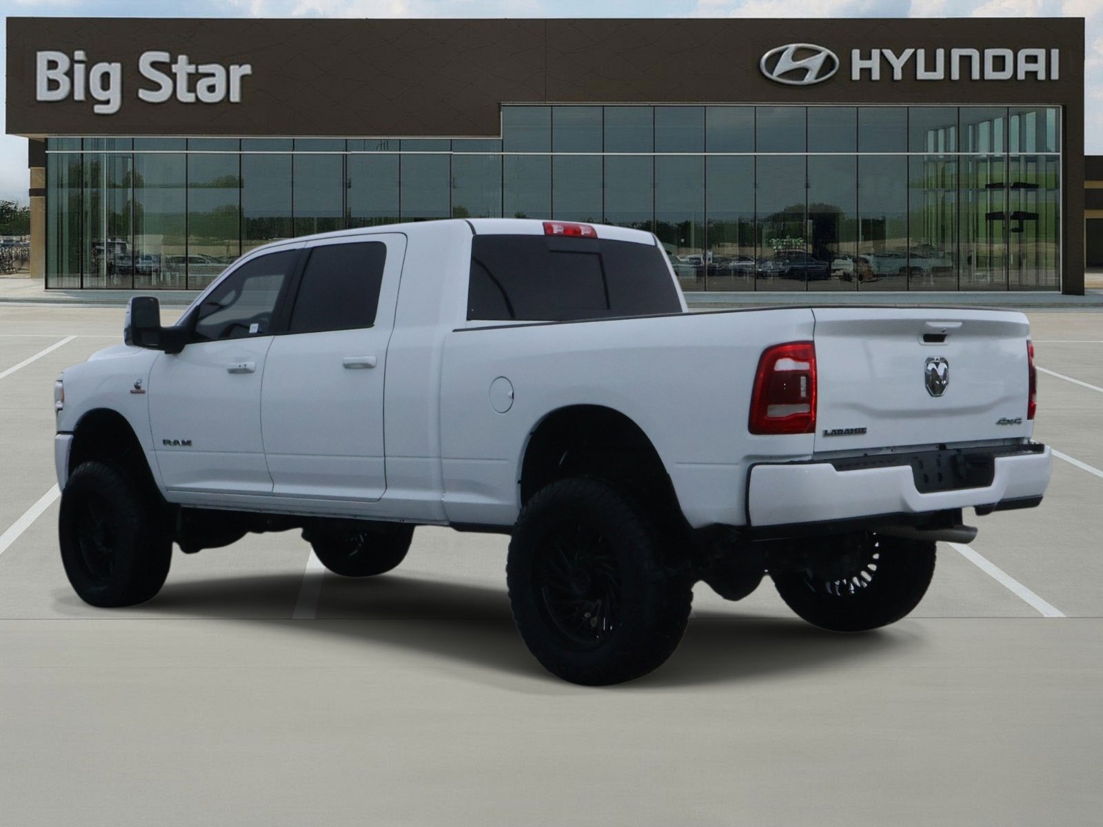Used 2024 RAM 2500 Laramie w/ Sport Appearance Package AWD/4WD image 3