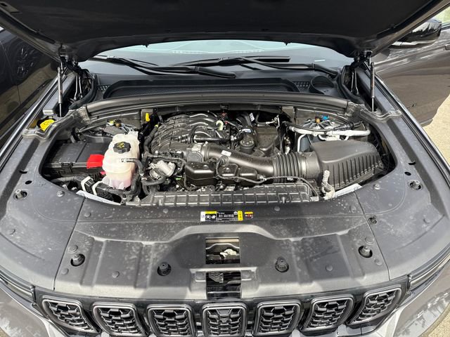 New 2025 Jeep Grand Cherokee Summit w/ Obsidian Package AWD/4WD image 29