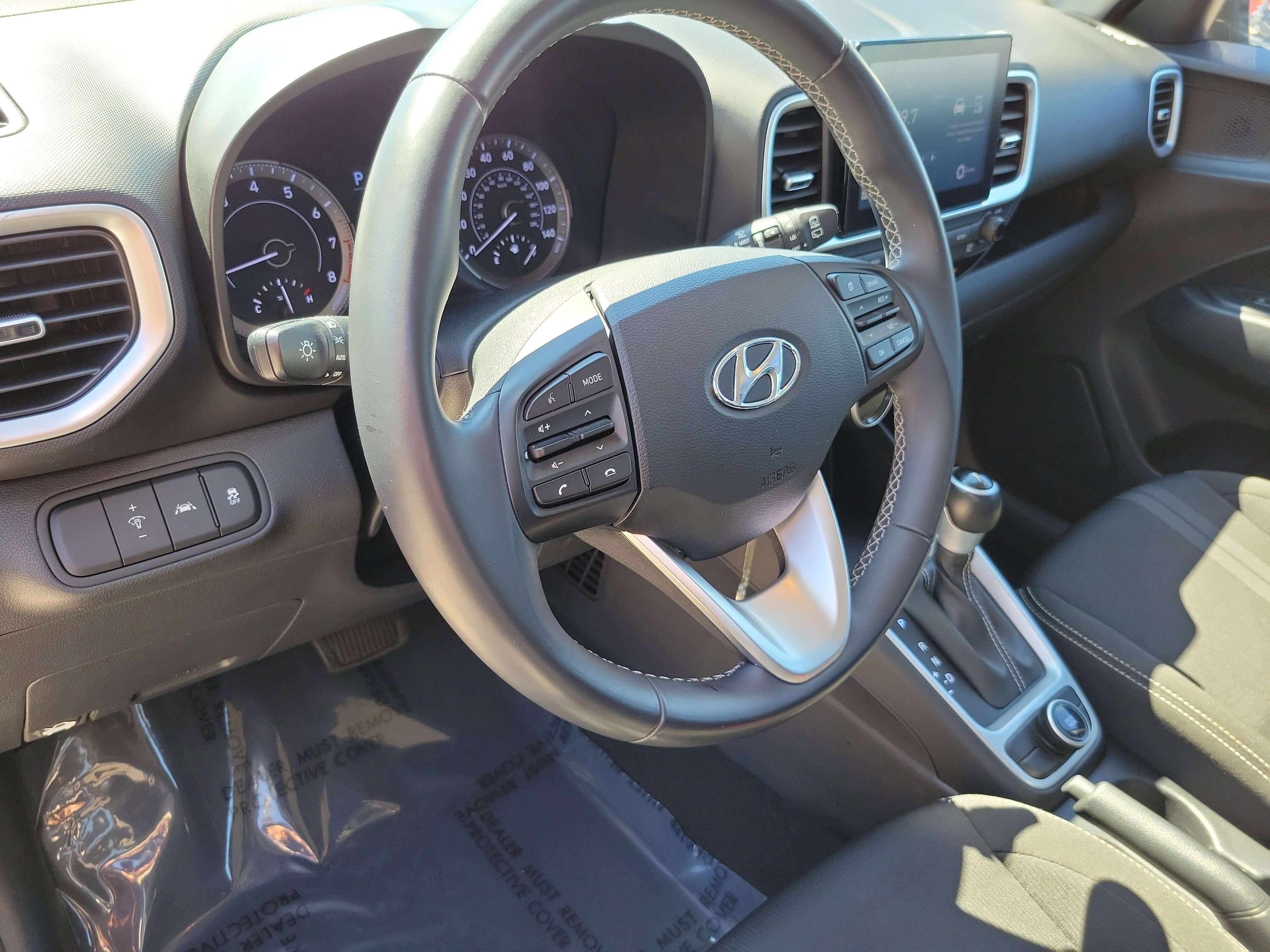 Used 2022 Hyundai Venue SEL FWD image 9