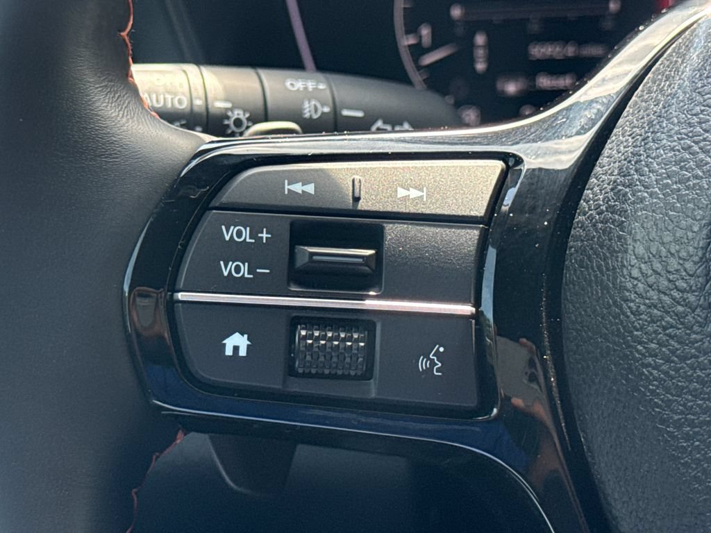 Used 2025 Honda Pilot TrailSport image 30