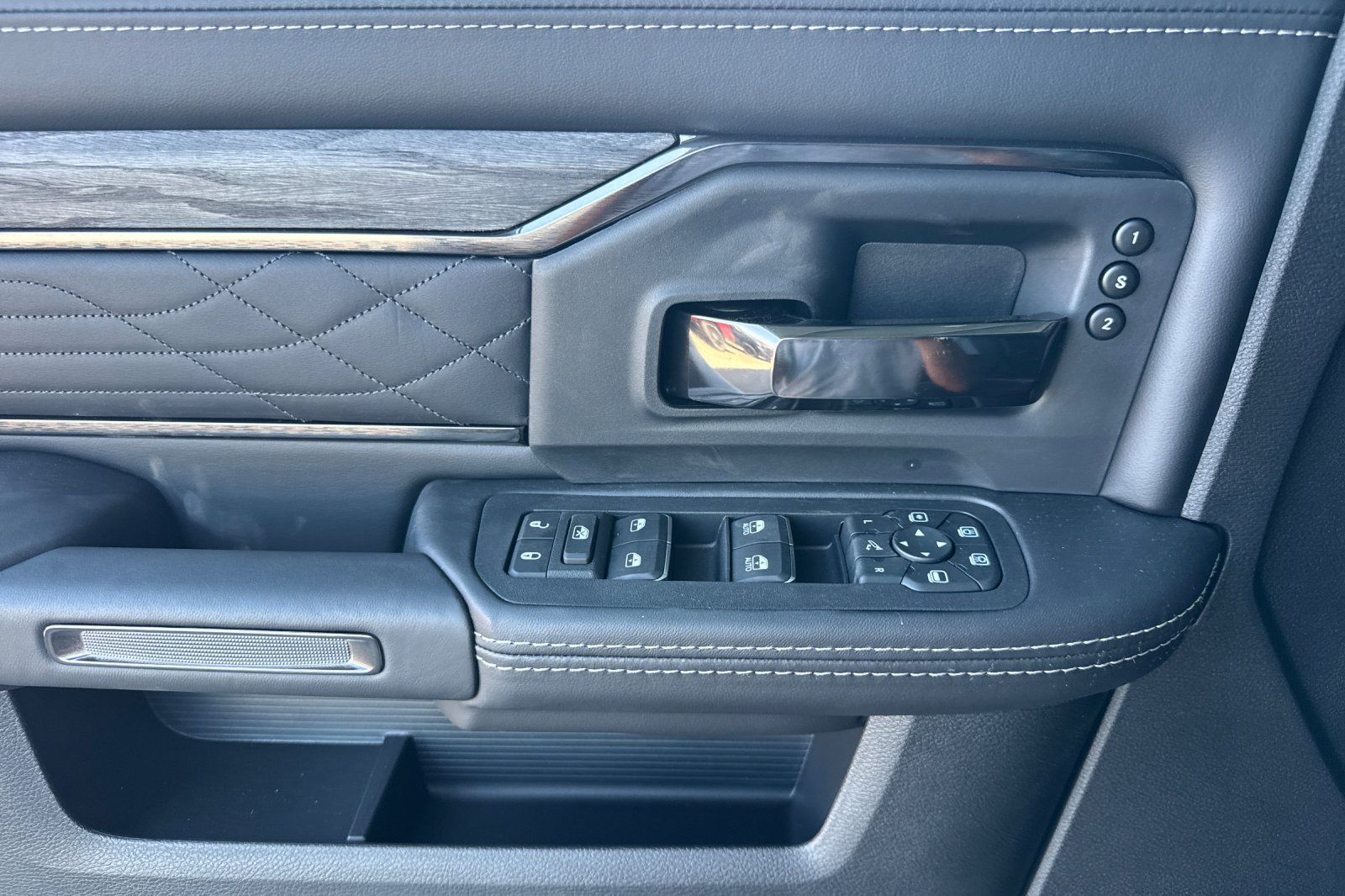 New 2026 RAM 2500 Limited AWD/4WD image 10