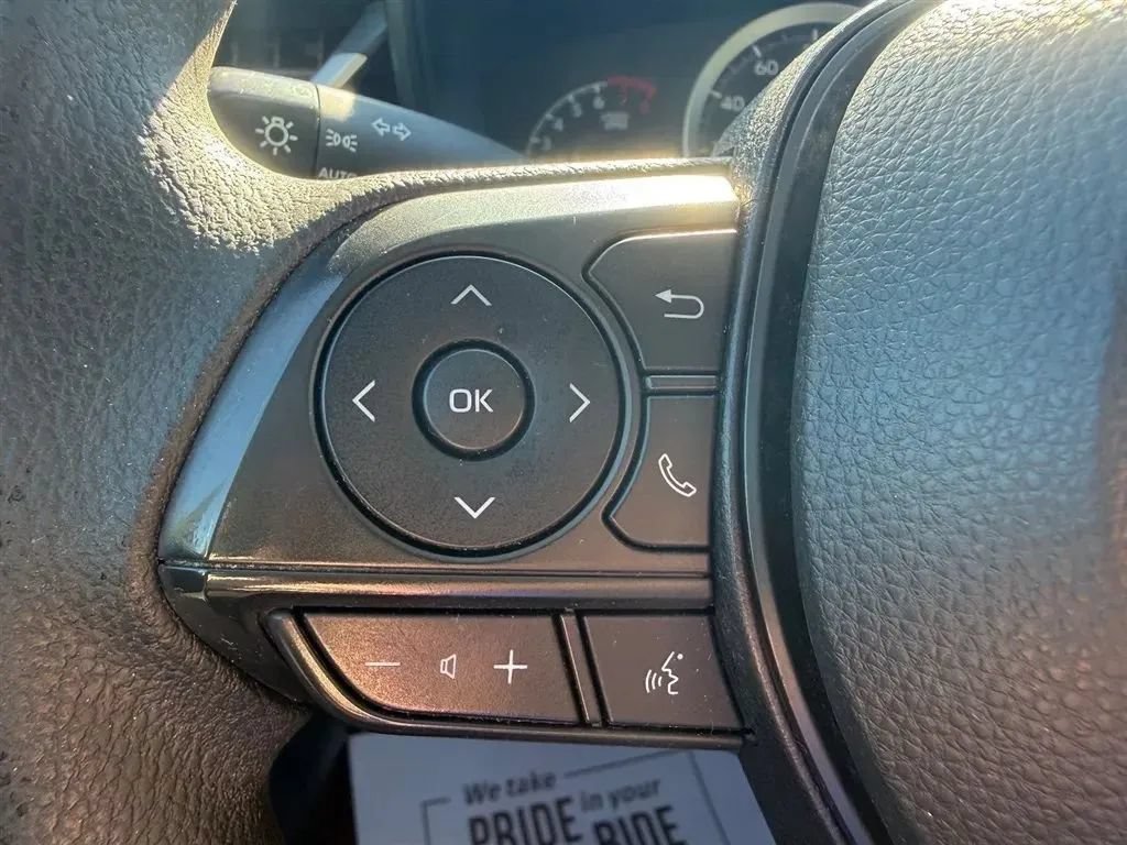 Used 2022 Toyota Corolla LE FWD image 11