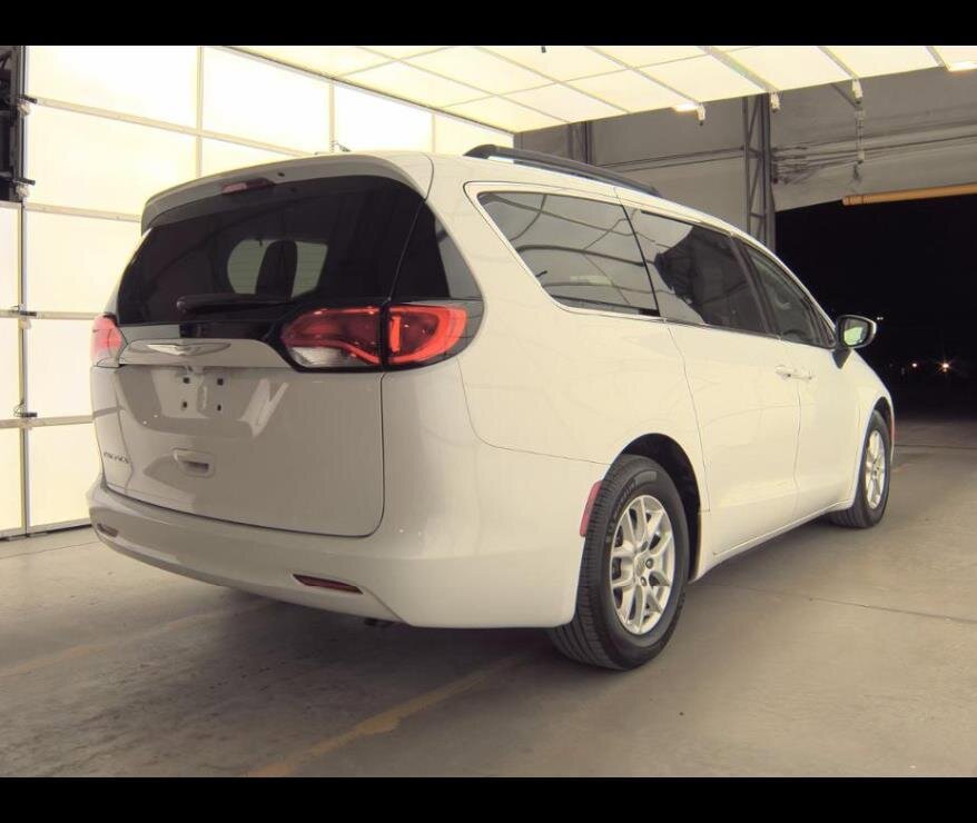 Used 2017 Chrysler Pacifica Touring image 10