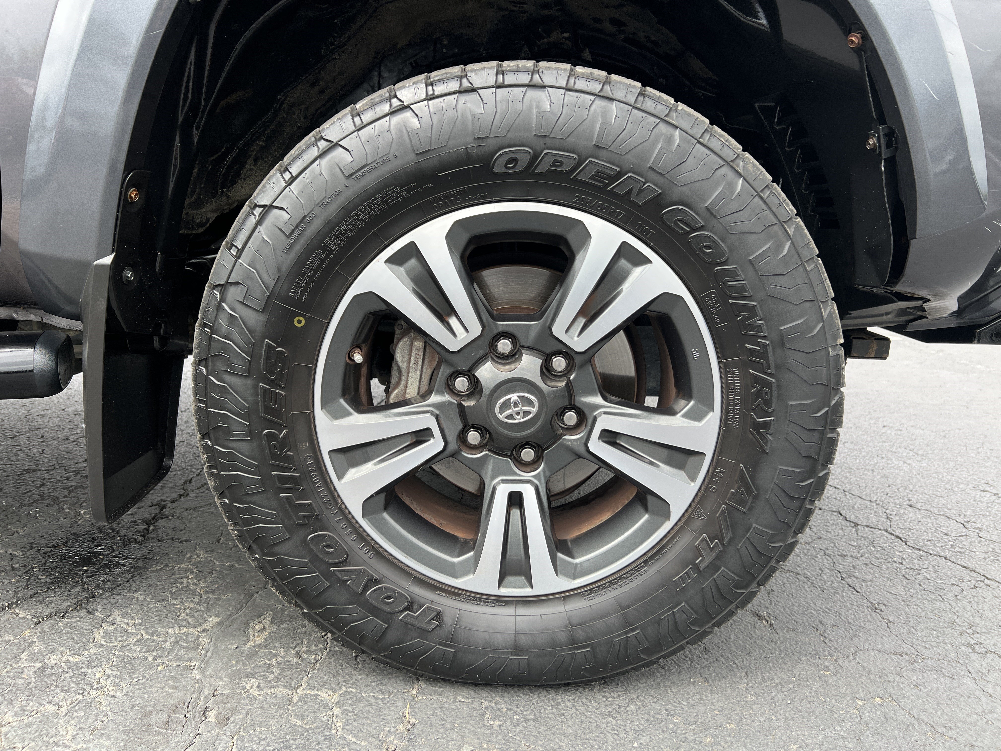 Used 2017 Toyota Tacoma TRD Sport w/ Premium & Technology Package AWD/4WD image 11