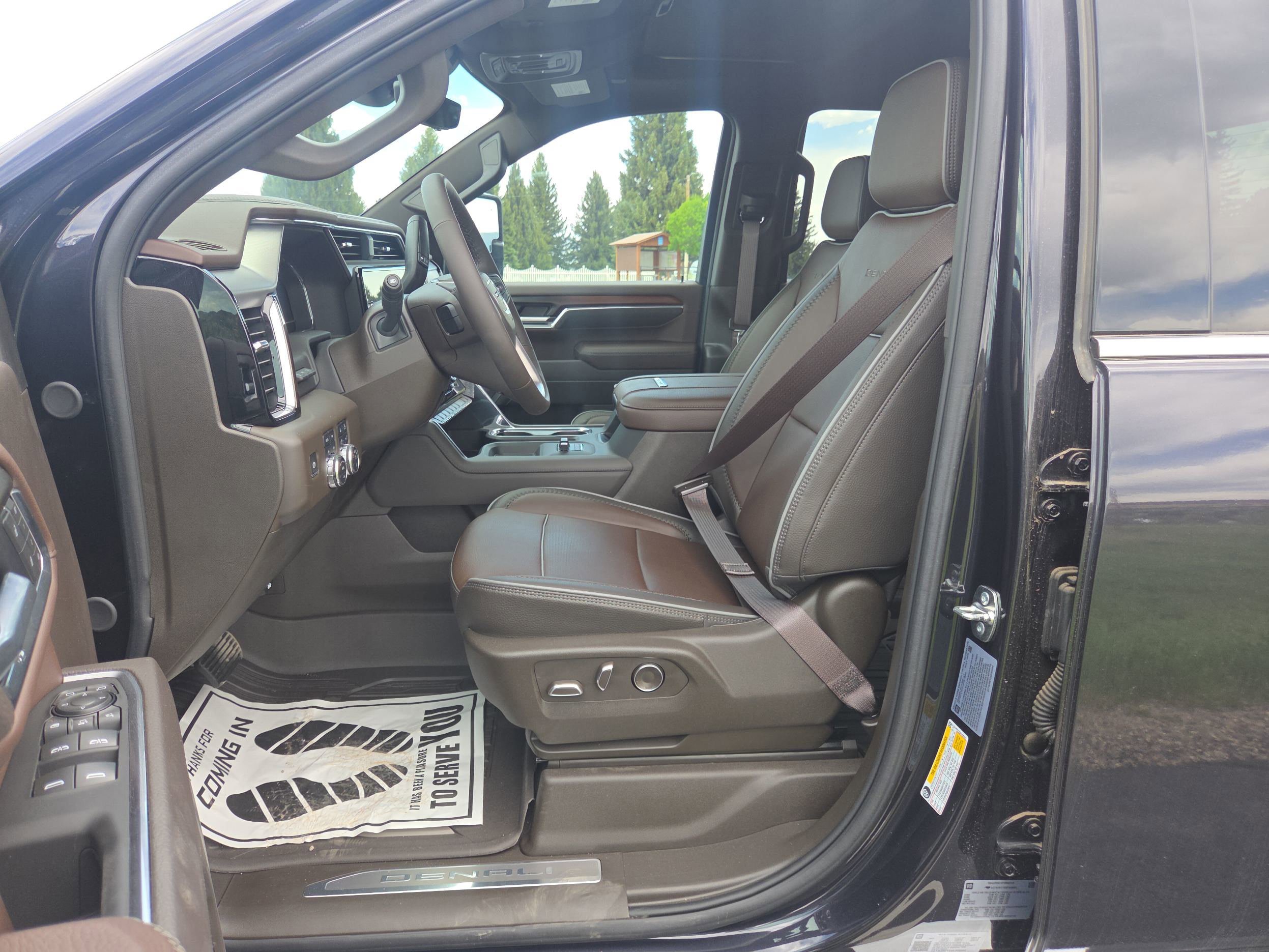 New 2025 GMC Sierra 2500 Denali w/ Denali Reserve Package AWD/4WD image 9