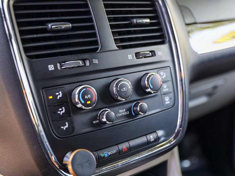 Used 2018 Dodge Grand Caravan SXT FWD image 28