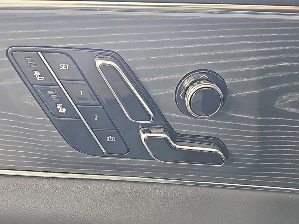 Used 2024 Cadillac Lyriq Sport RWD image 14