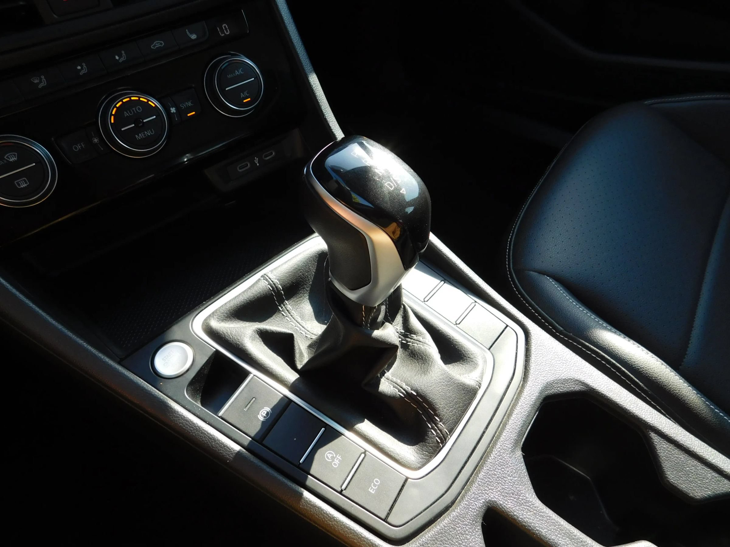 Used 2024 Volkswagen Jetta SE FWD image 21
