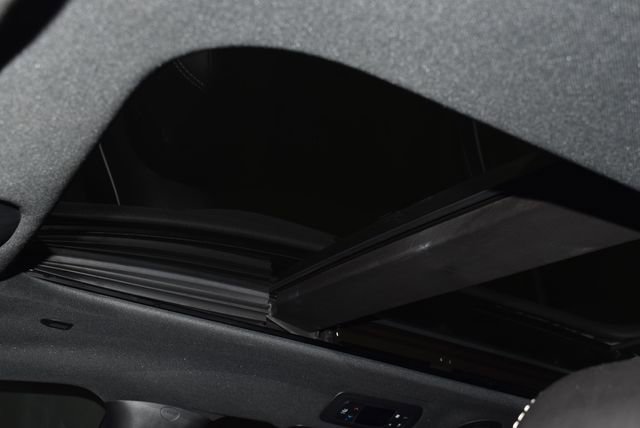 Certified 2025 Chrysler Pacifica Limited image 14