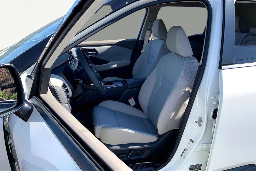 Used 2023 Nissan Rogue SV image 15